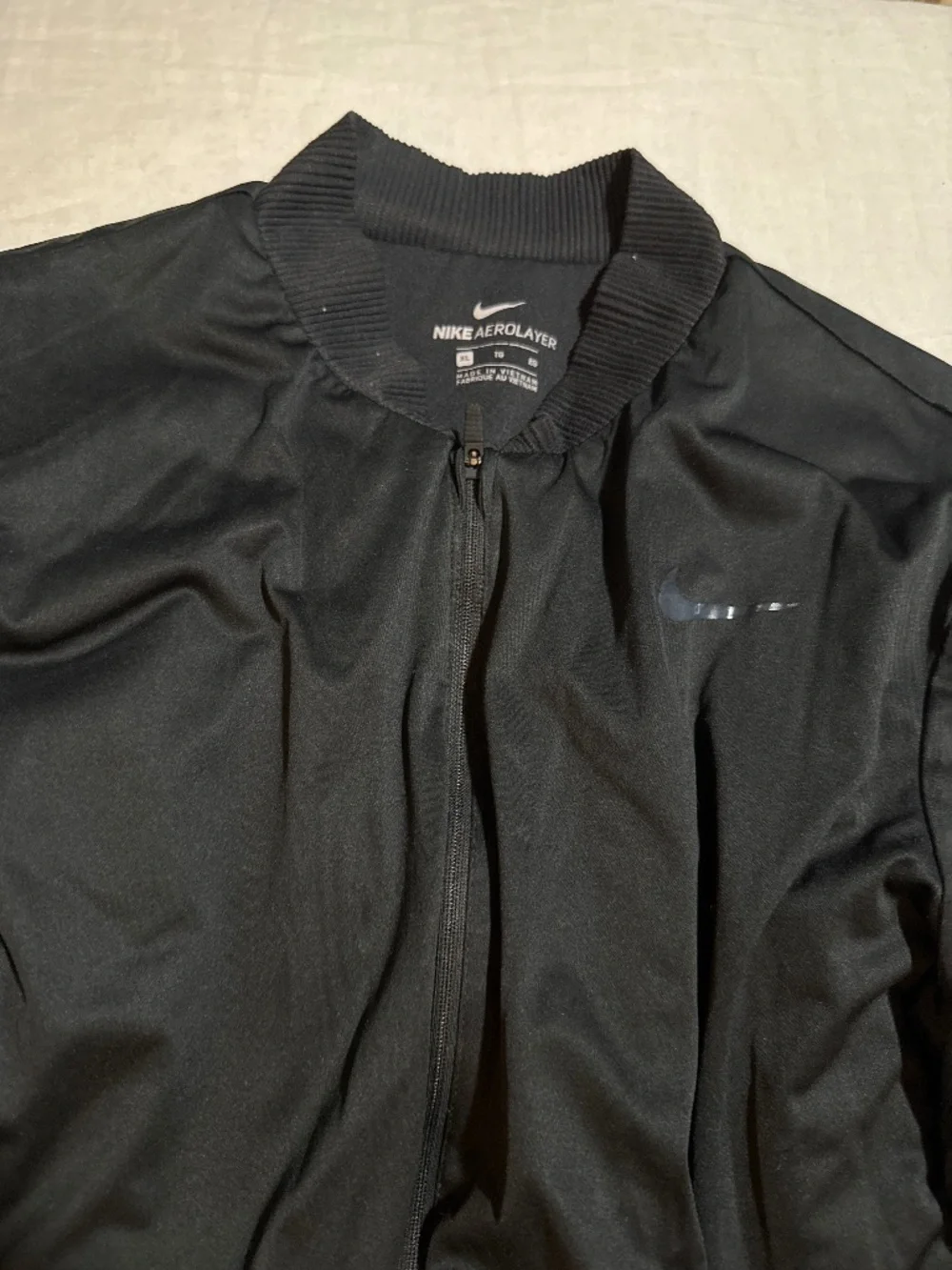 Nike aerolayer jacket size XL